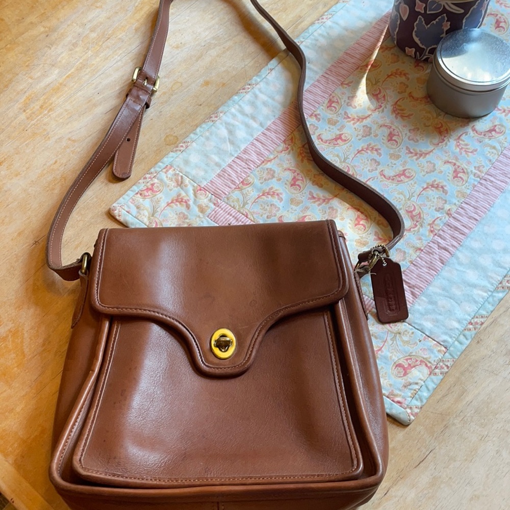 Vintage Coach Bag GUC 9 in x9 in x2 inches thick